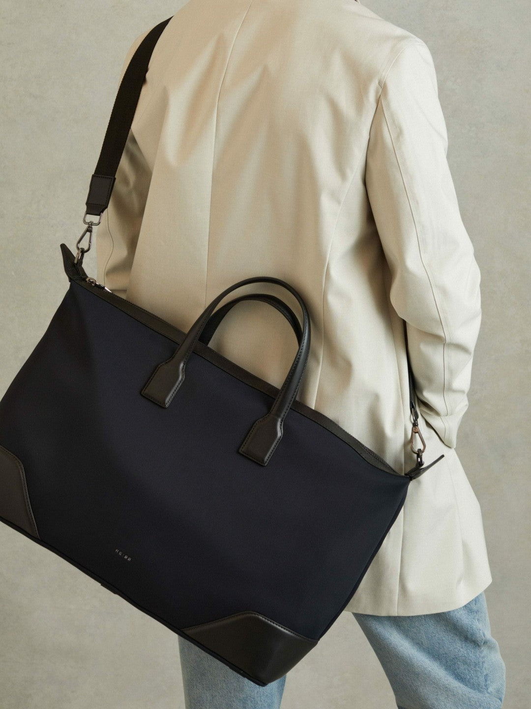 Neoprene Holdall in Dark Navy | Reiss Men Exclusive