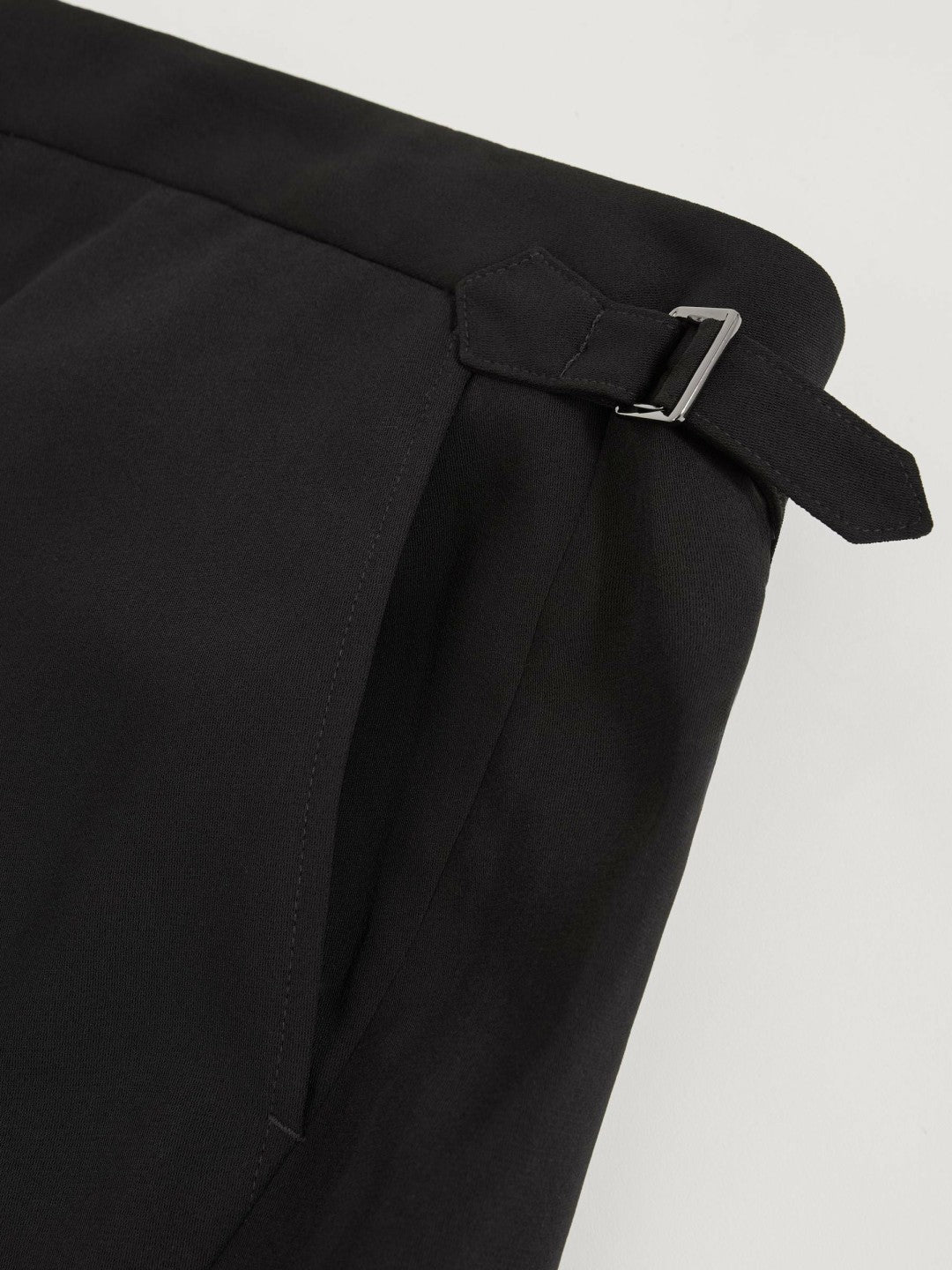 Side-Adjuster Tailored Shorts in Black | Reiss Men Exclusive
