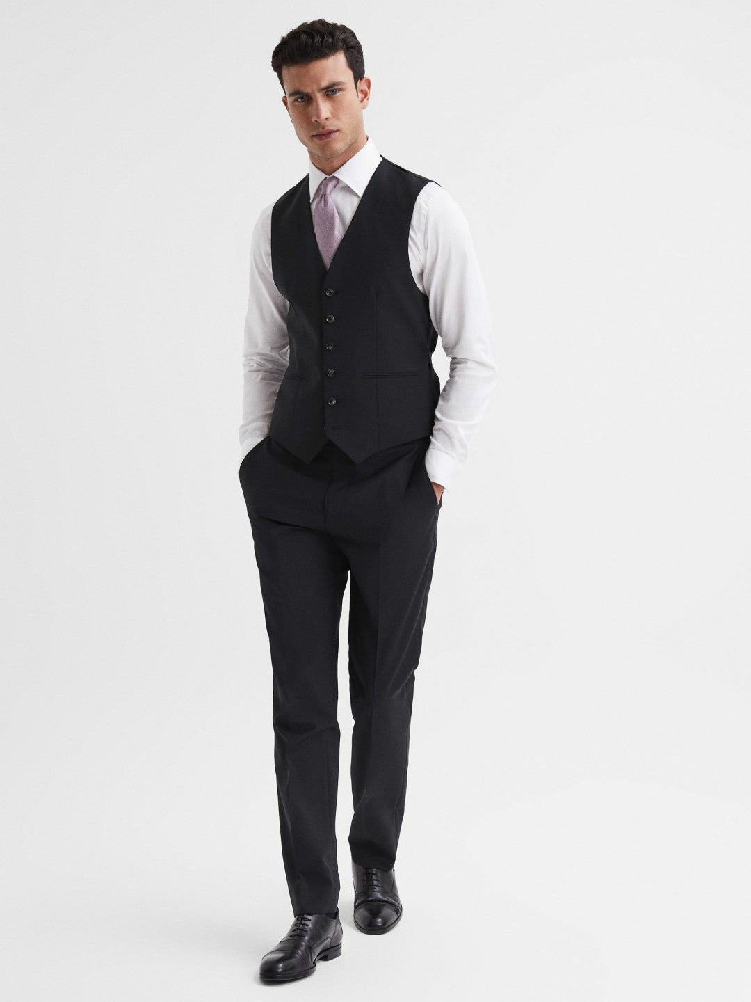 Modern Fit Travel Waistcoat in Black | Reiss Men Signature