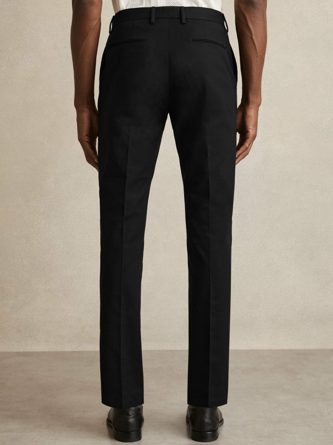 Slim Fit Cotton Blend Chinos in Black | Reiss Men New