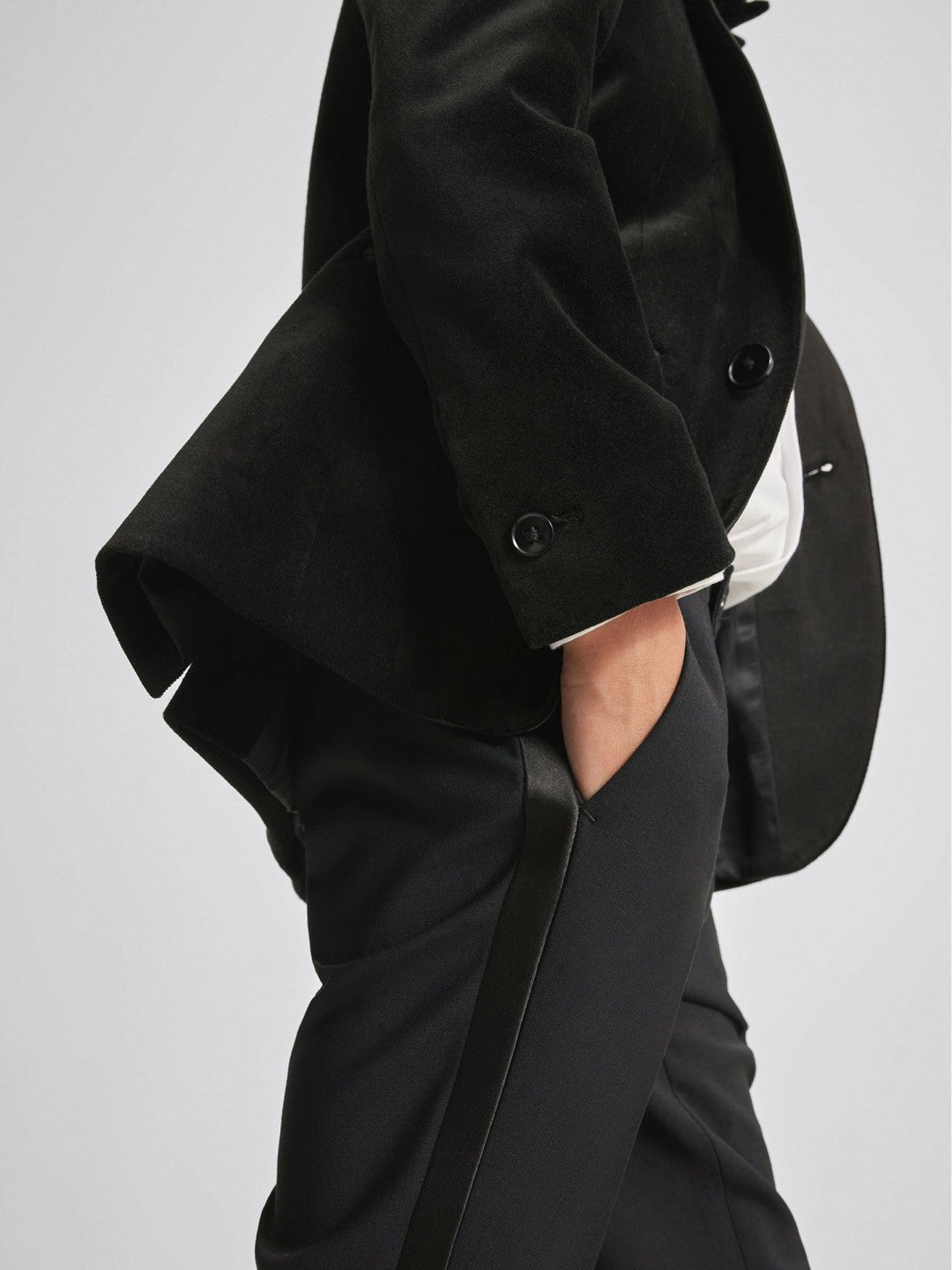 4-9 yrs Single Breasted Velvet Blazer in Black | Reiss Children & Baby Trending
