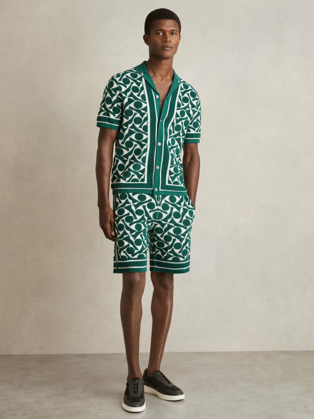Abstract-Pattern Towelling Shorts in Green/White | Reiss Men Trending