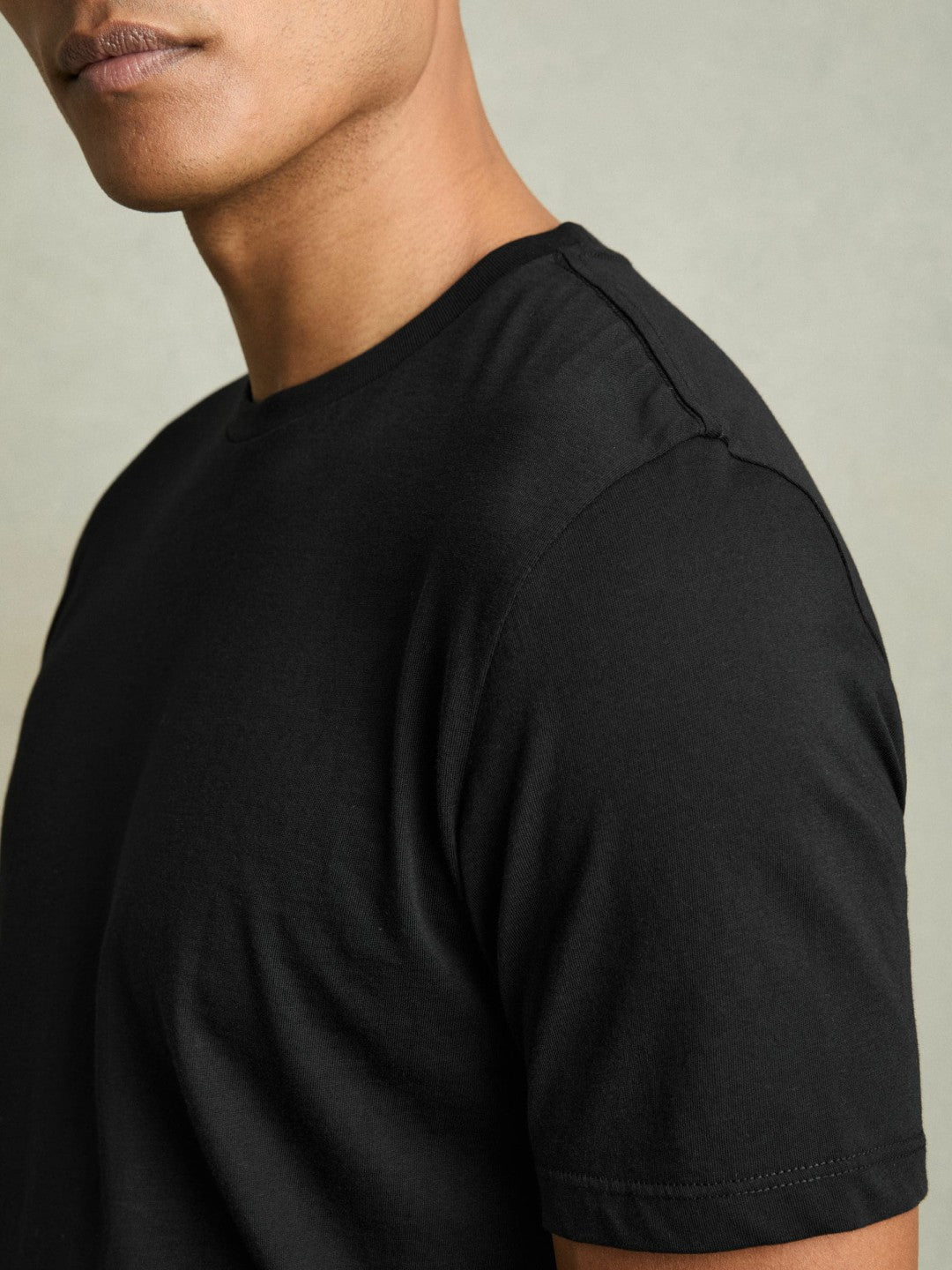 Cotton Crew Neck T-Shirt in Black | Reiss Men Recommended
