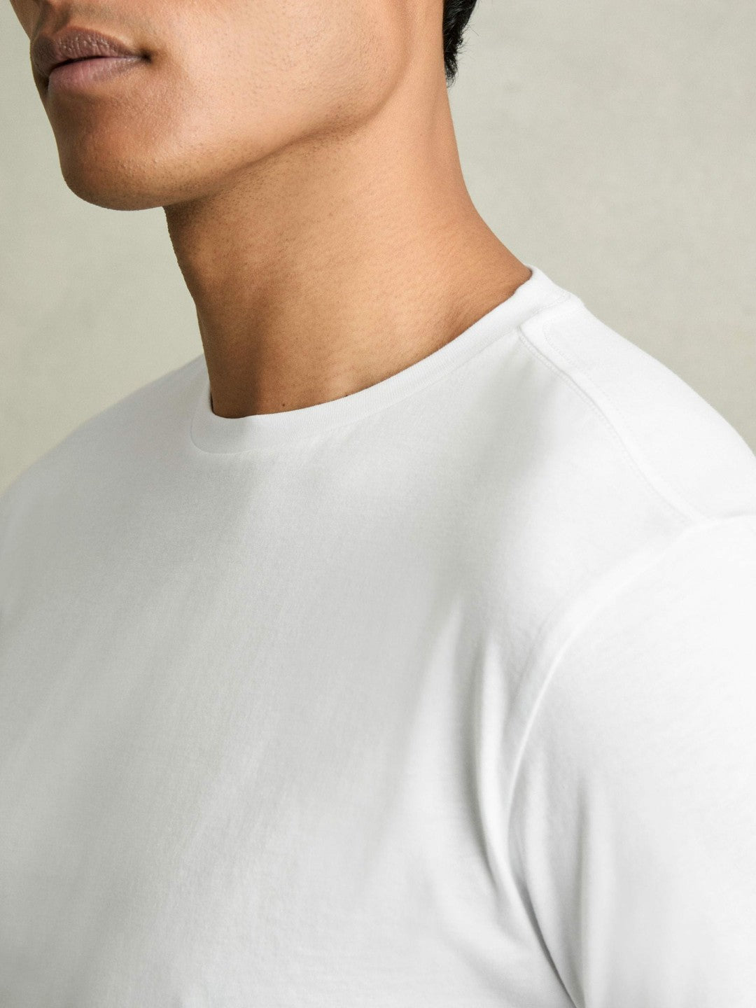 Cotton Crew Neck T-Shirt in White | Reiss Men Signature