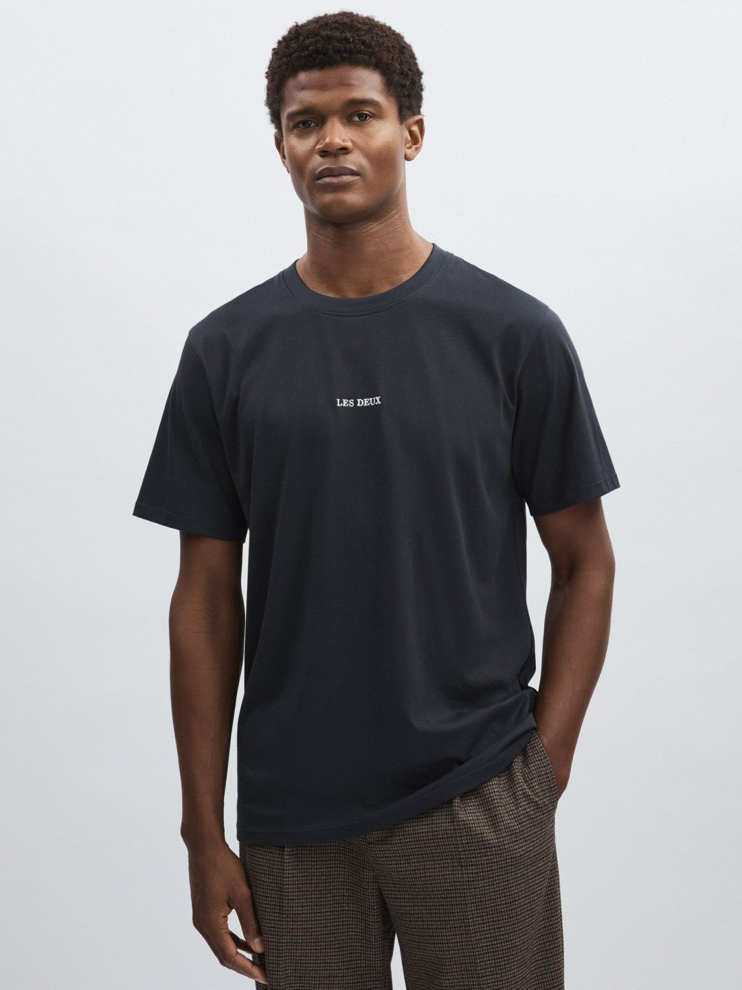 Les Deux Cotton Logo T-Shirt in Navy Blue | Reiss Men Exclusive