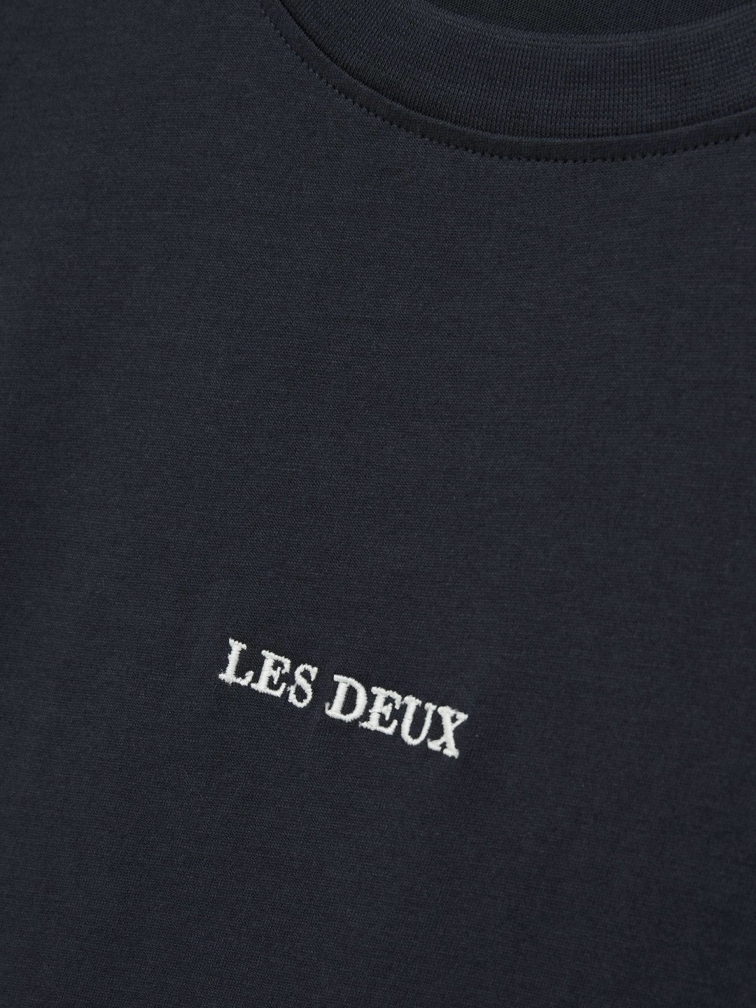 Les Deux Cotton Logo T-Shirt in Navy Blue | Reiss Men Exclusive