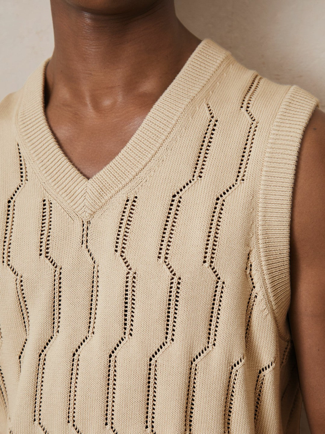 | Ché Pointelle V-Neck Vest in Stone | Reiss Men Exclusive