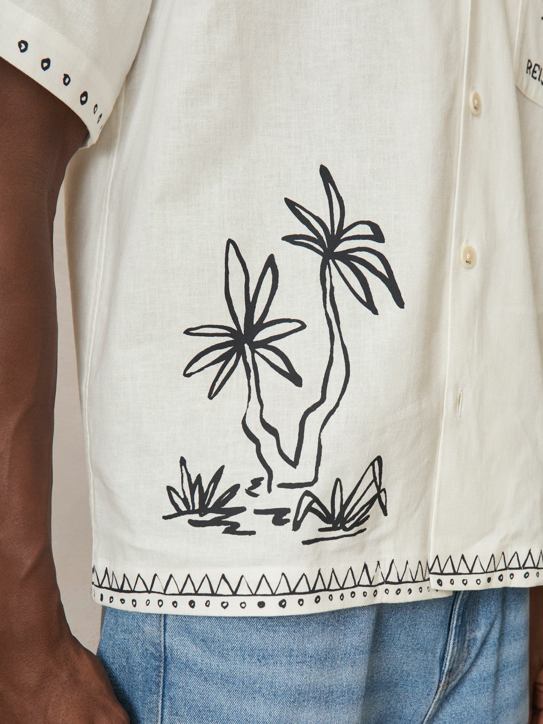 | Ché Cotton-Linen Palm Shirt in White | Reiss Men Trending