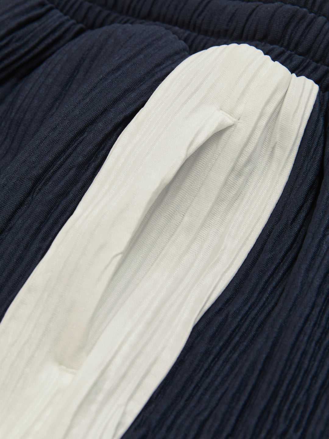 3-9 yrs Plissé Colour-Block Shorts in Navy/White | Reiss Children & Baby Trending