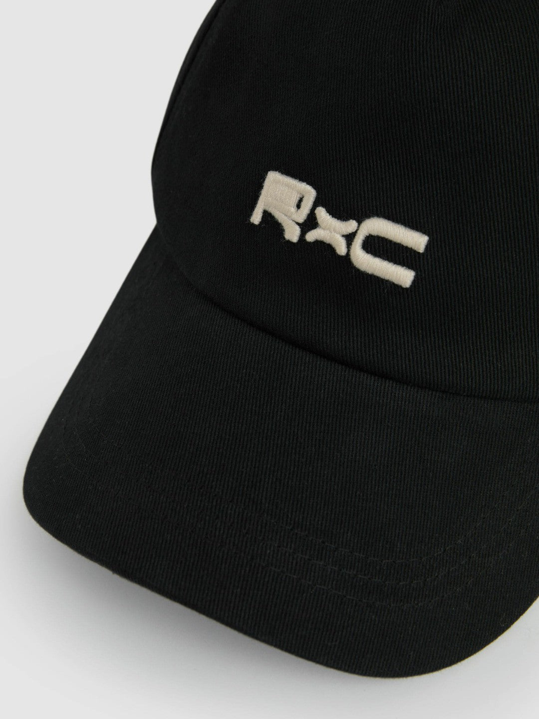 | Ché Logo-Embroidered Cap in Black | Reiss Men Featured