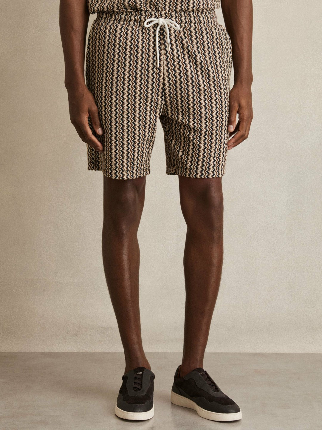 Zig-Zag Knit Drawstring Shorts in Tobacco Brown | Reiss Men Signature