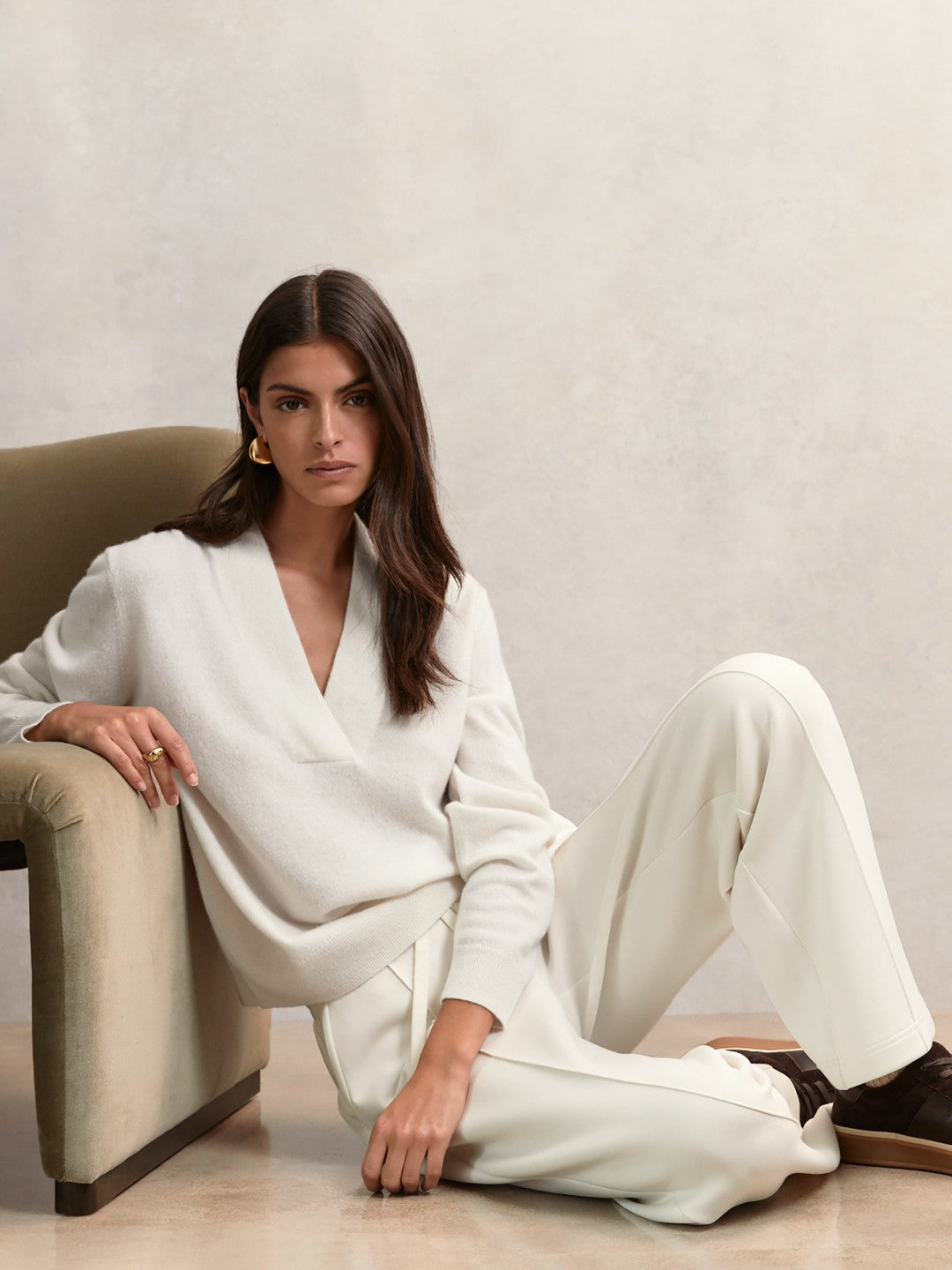 Cashmere V-Neck Jumper in Cream | Reiss Women Featured
