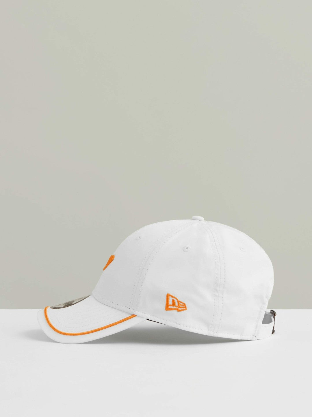 McLaren F1 Team Speedmark Logo Cap Unisex Fit in White | Reiss Men Signature