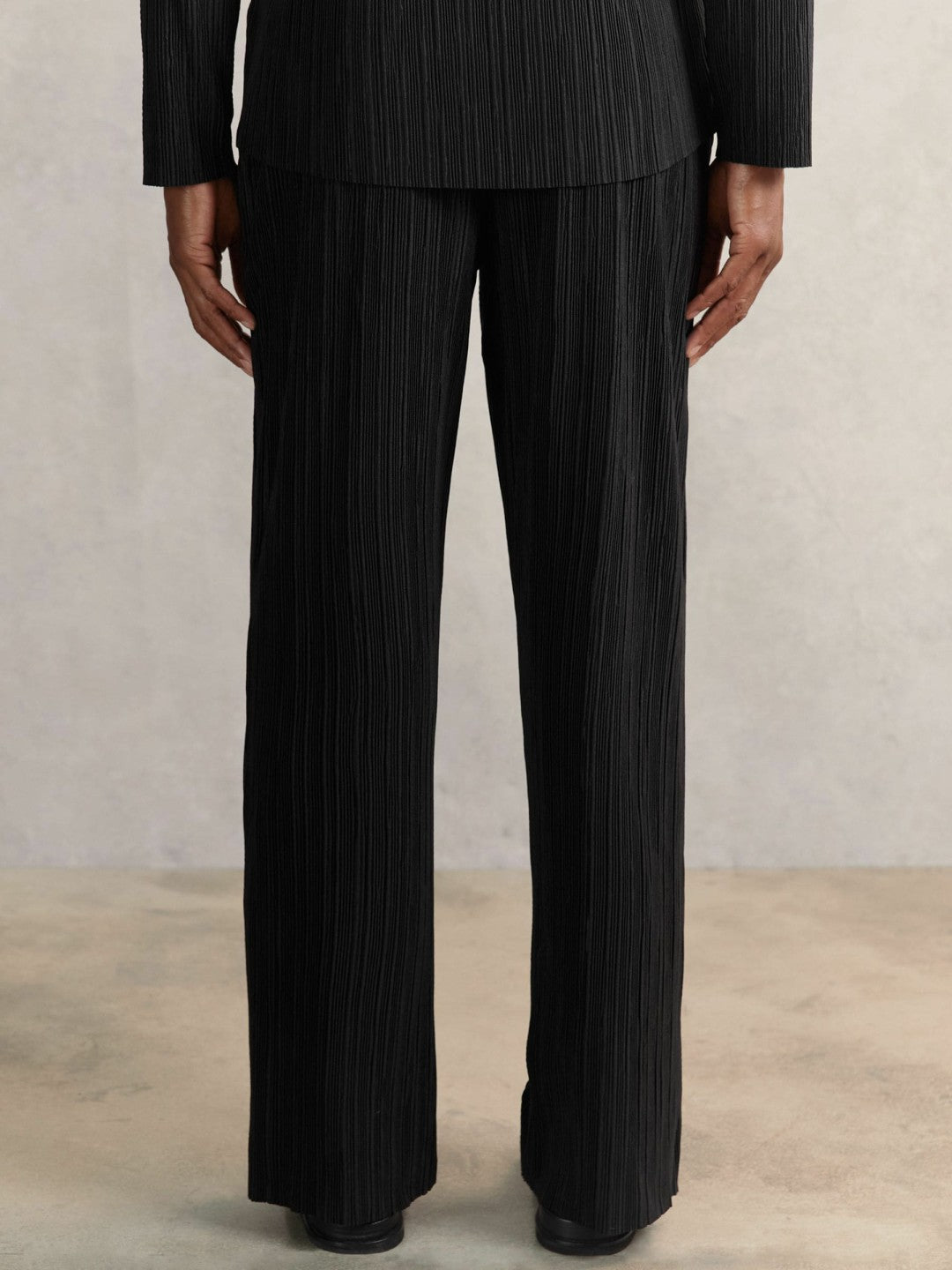 Plissé Wide Leg Trousers in Black | Reiss Men Best Seller