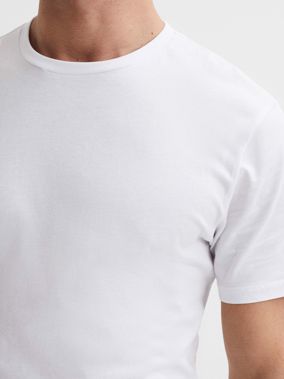 Three Pack Of Crew Neck T-shirts in White | Reiss Men Trending