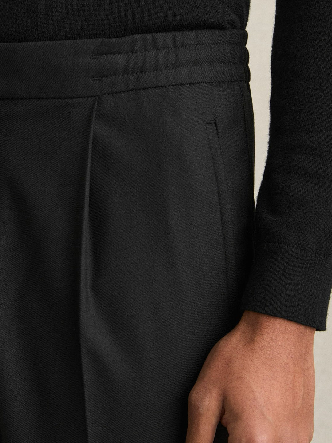 Relaxed-Fit Pleated Tapered Trousers in Black | Reiss Men Popular