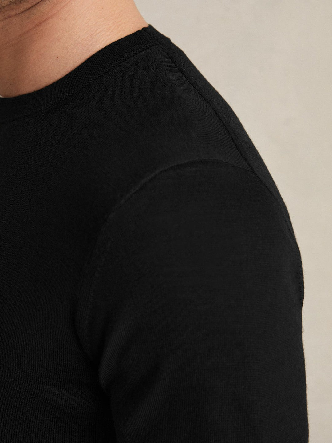 Merino Wool Crew Neck Jumper in Black | Reiss Men Premium