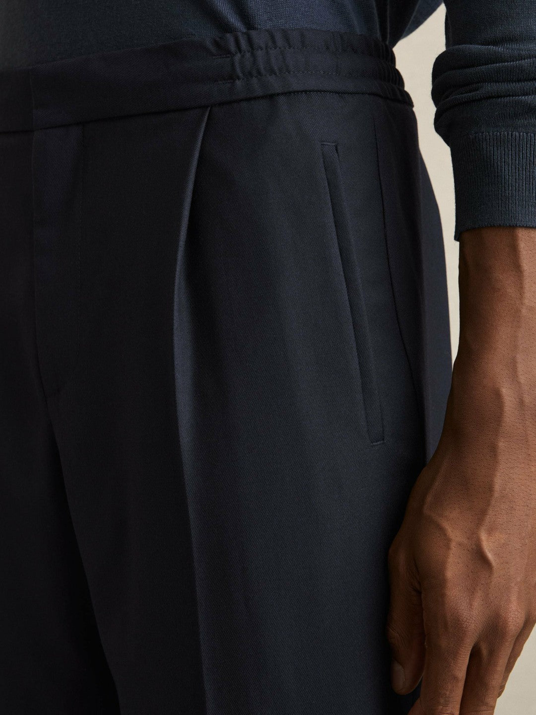 Relaxed-Fit Pleated Tapered Trousers in Navy | Reiss Men Signature