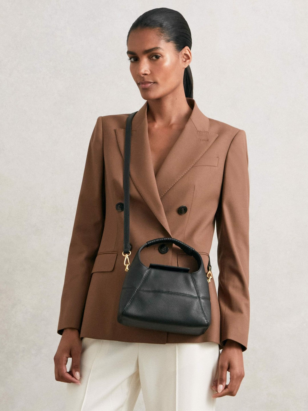 Grained-Leather Shoulder Bag in Black | Reiss Women Recommended