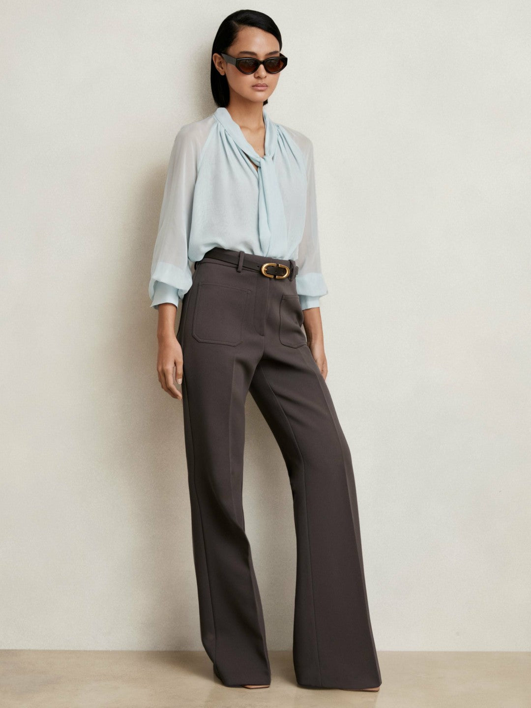 Petite Twill Patch-Pocket Flared Trousers in Mauve Neutral | Reiss Women Exclusive