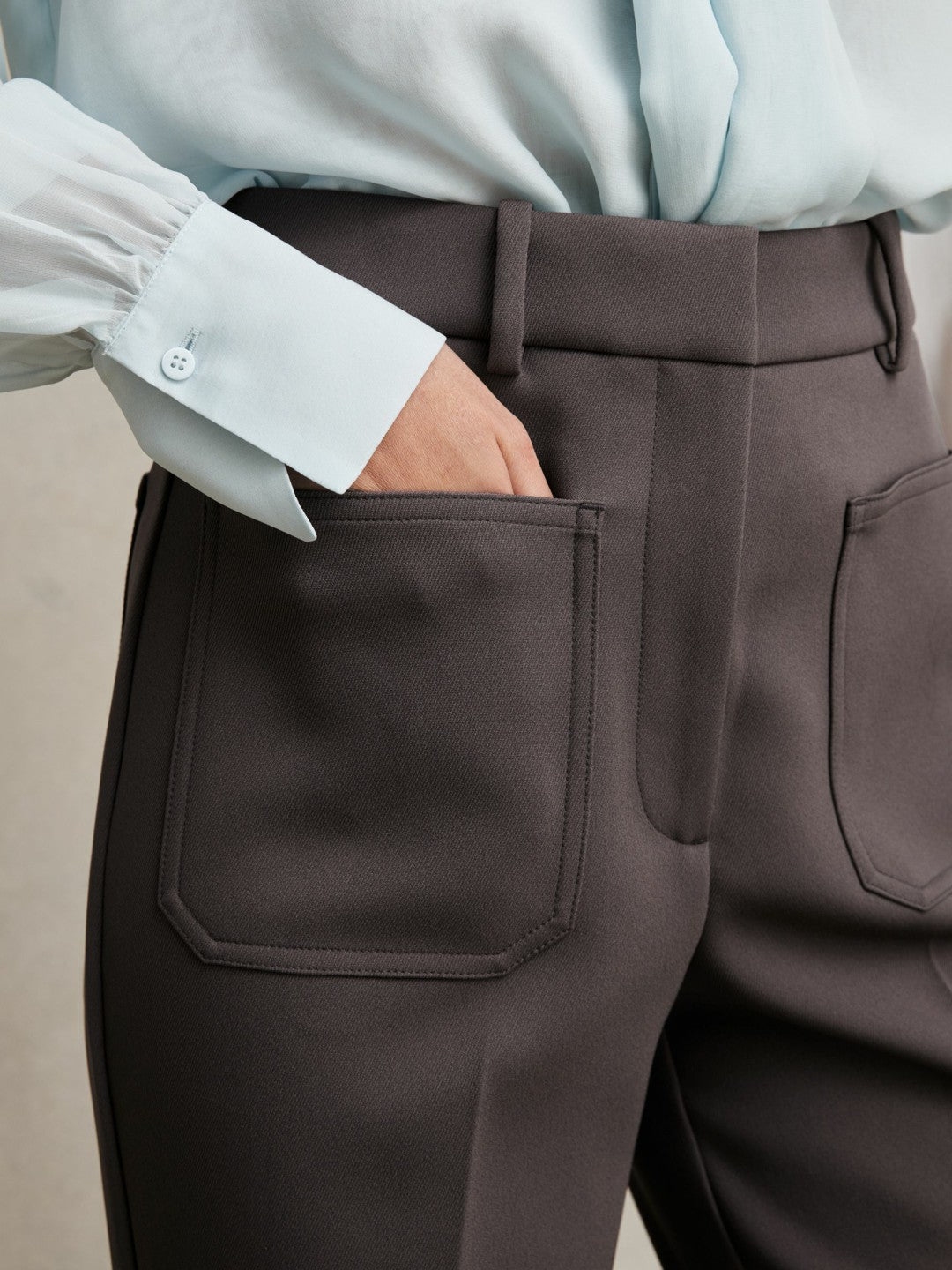 Petite Twill Patch-Pocket Flared Trousers in Mauve Neutral | Reiss Women Exclusive