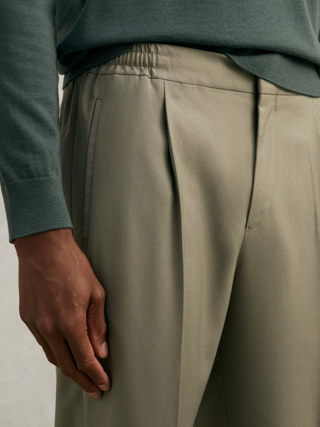 Relaxed-Fit Pleated Tapered Trousers in Sage | Reiss Men Signature